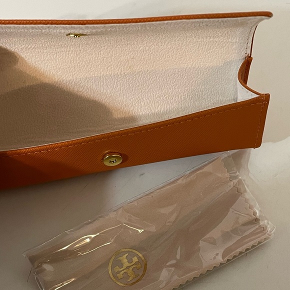 Tory Burch Eyeglass Case - Picture 6 of 9